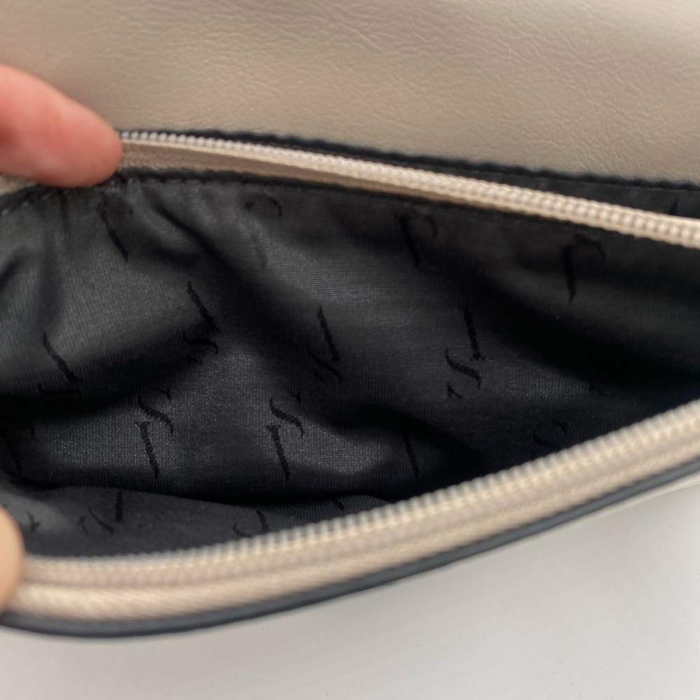 Simply Vera Wang Floral Pattern Handbag EUC - Picture 9 of 9